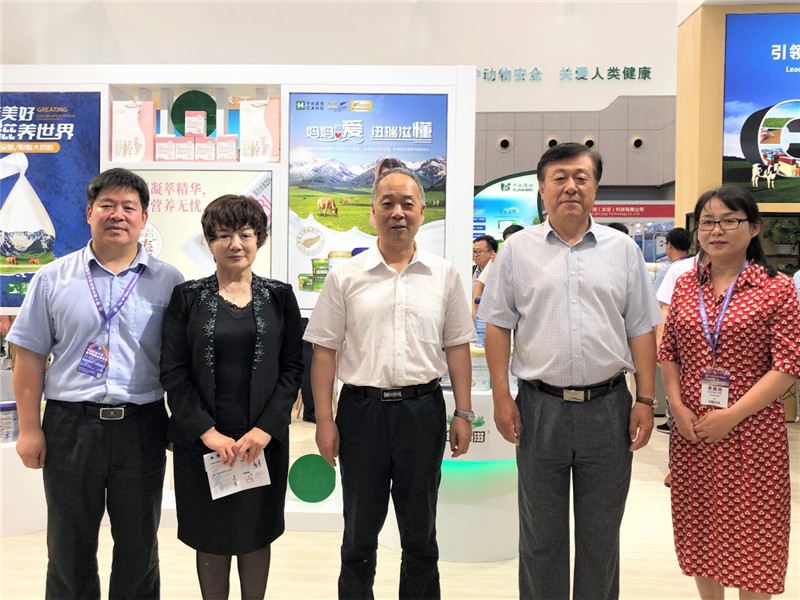 致敬祖国七十华诞，中牧助力奶业振兴发展