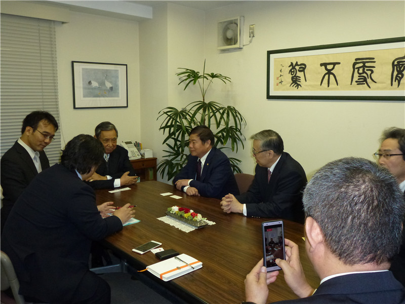 春风送暖 合作花开