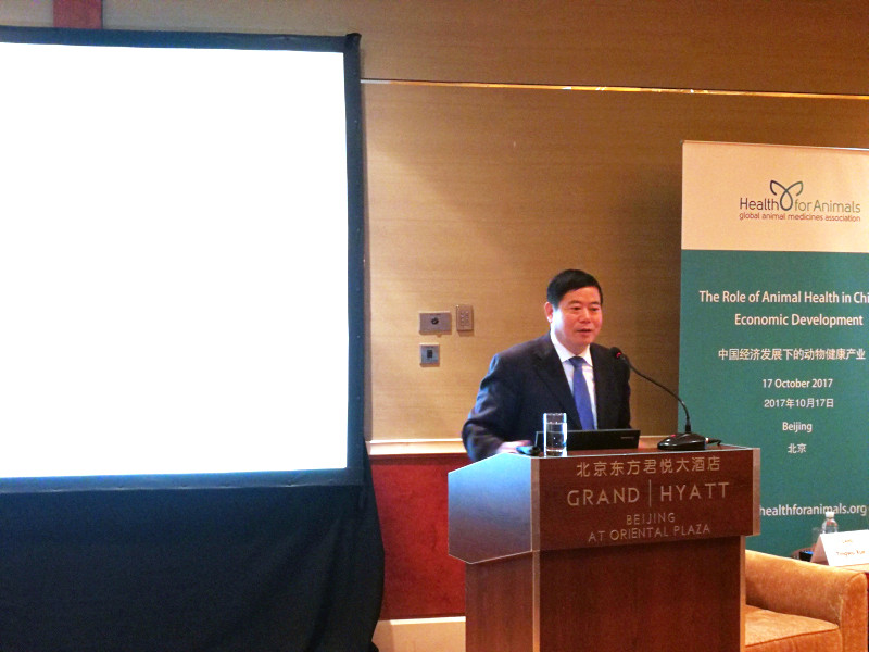 薛廷伍总经理参加世界动物健康组织高峰论坛