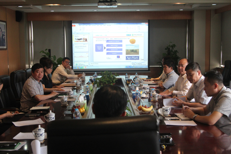 薛廷伍总经理会见天津港保税区政府代表团