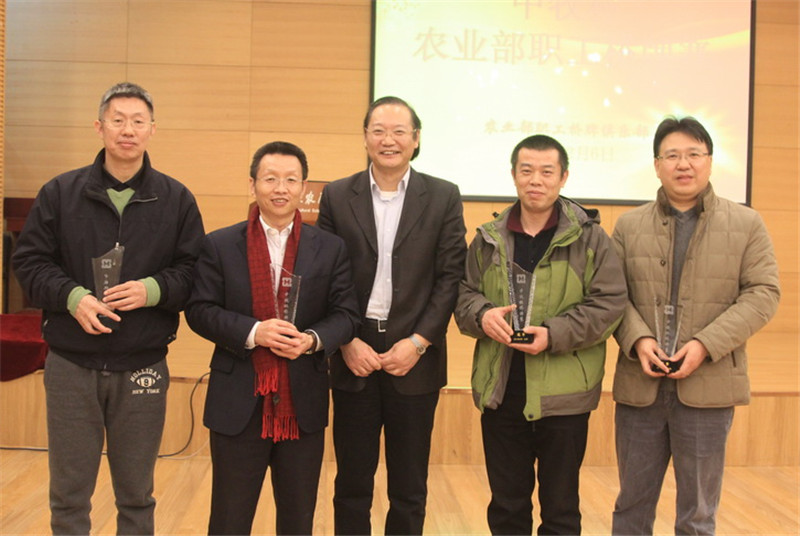 联结友谊之花 架起沟通桥梁