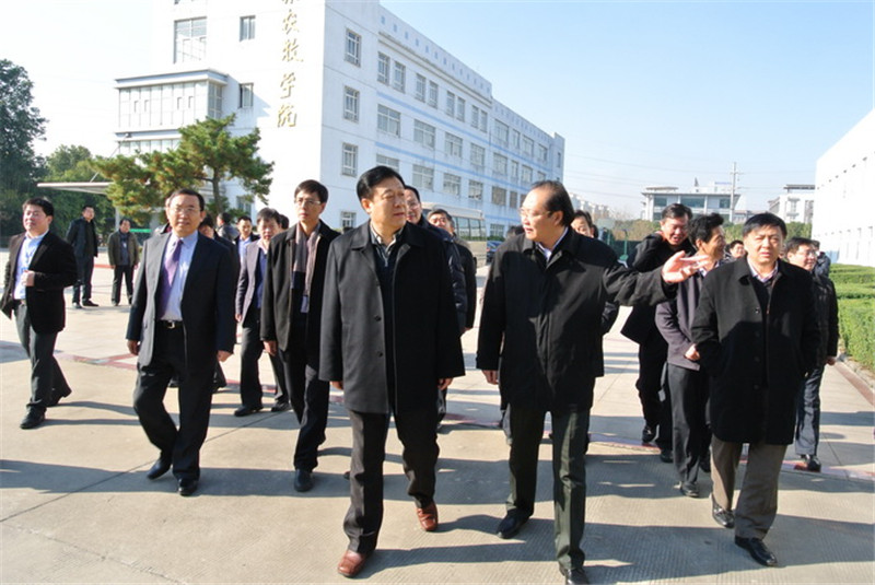 农业部副部长于康震视察中牧倍康公司