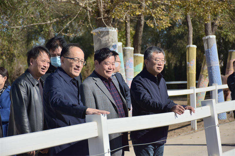 天津市政协副主席赵仲华到东方马都调研