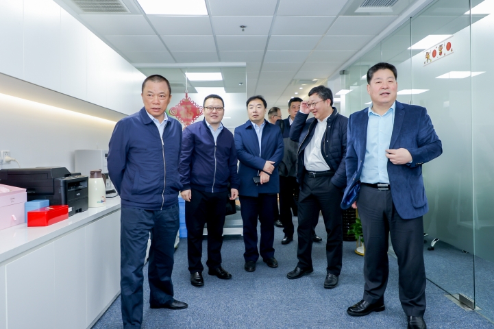 农发集团董事长曹江林莅临中牧粮油公司调研